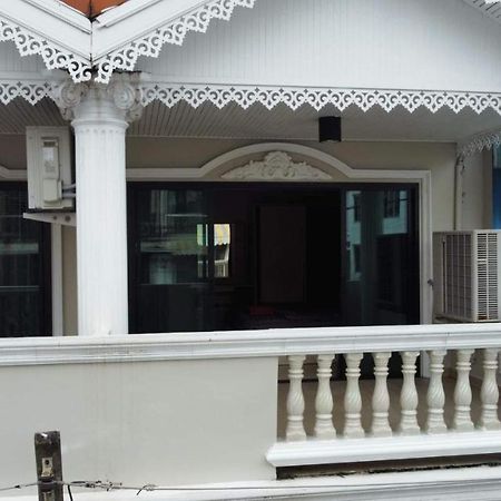 Highwood Mansion Bed & Breakfast Pattaya Bagian luar foto